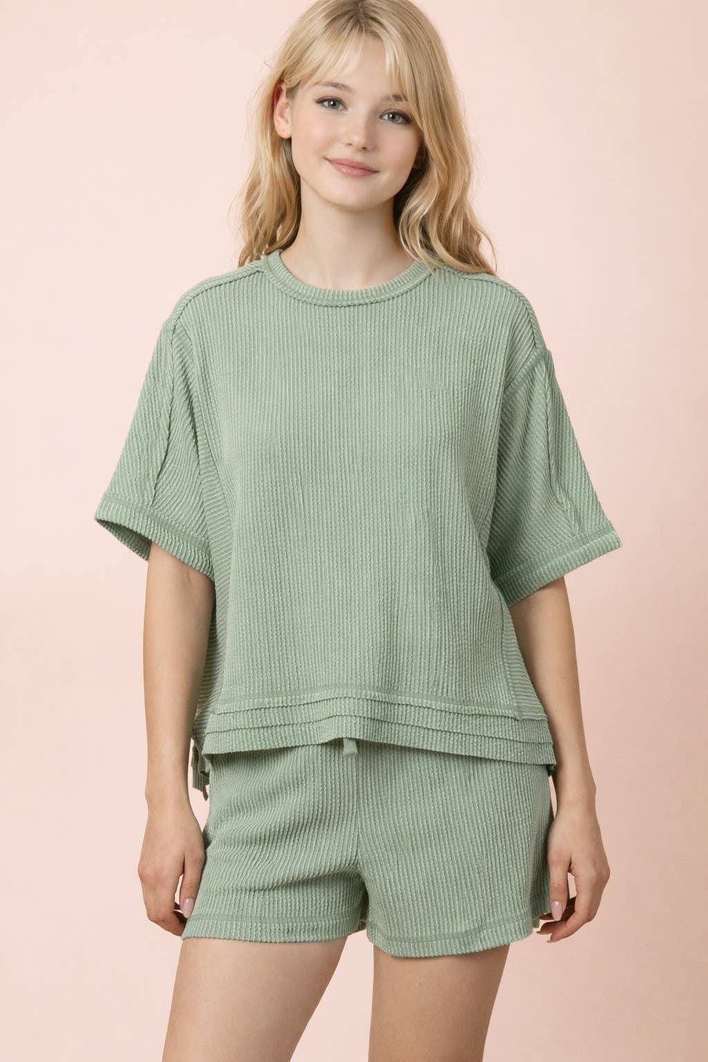 Conjunto de top y shorts cómodos de punto acanalado