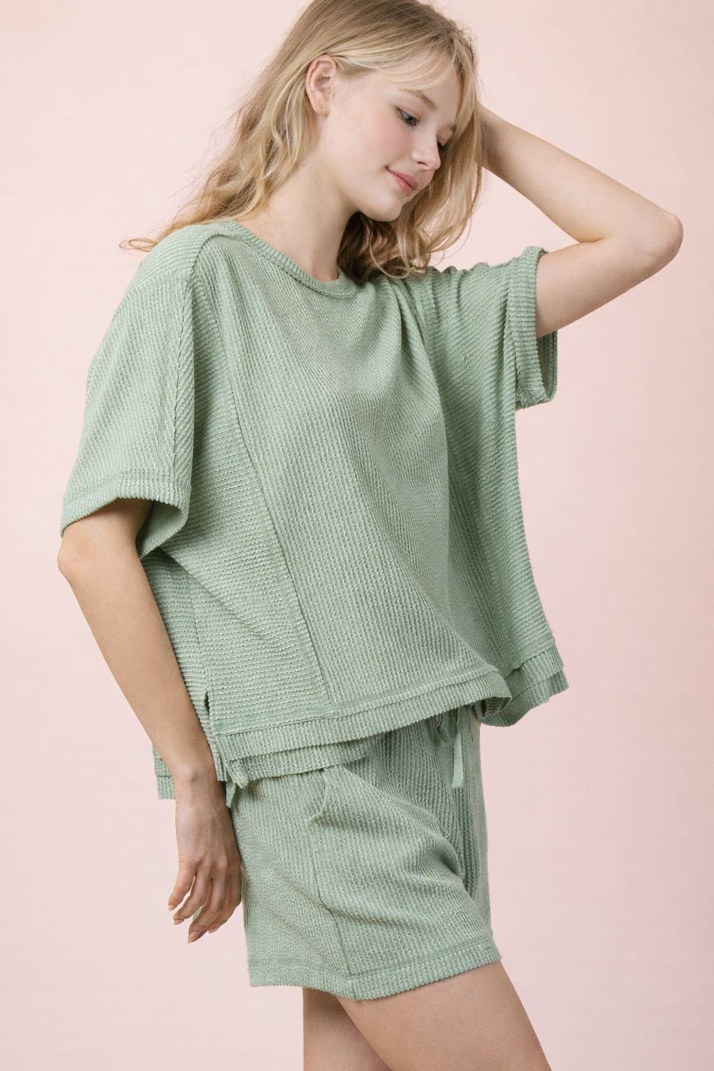 Conjunto de top y shorts cómodos de punto acanalado