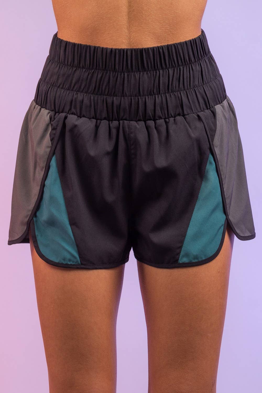Pantalones cortos deportivos con bloques de color