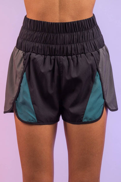 Pantalones cortos deportivos con bloques de color