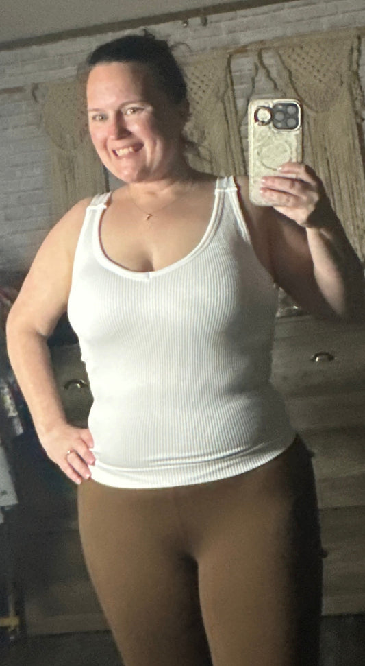 RIBBED SEAMLESS BRA PADDED V-NECK TANK TOP