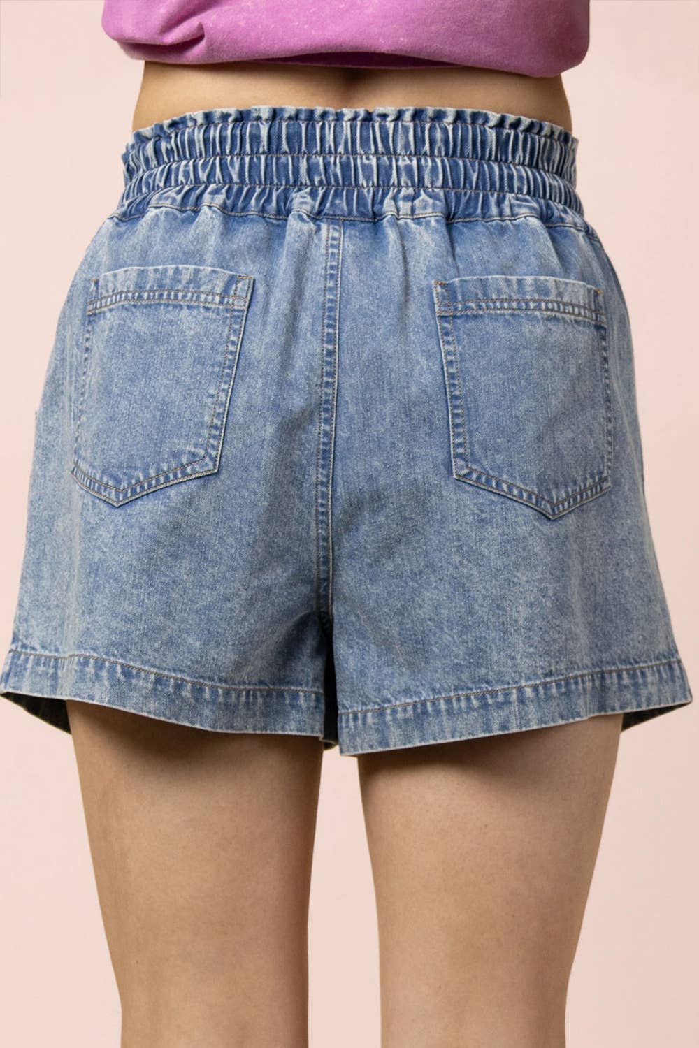 Pantalones cortos de chambray lavados con minerales y cintura elástica